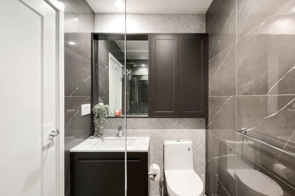 Spacious New Apartment With Working Space@Oakridge Vancouver Buitenkant foto