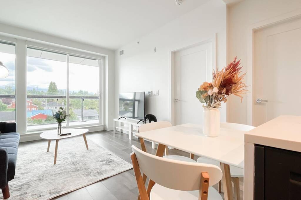 Spacious New Apartment With Working Space@Oakridge Vancouver Buitenkant foto