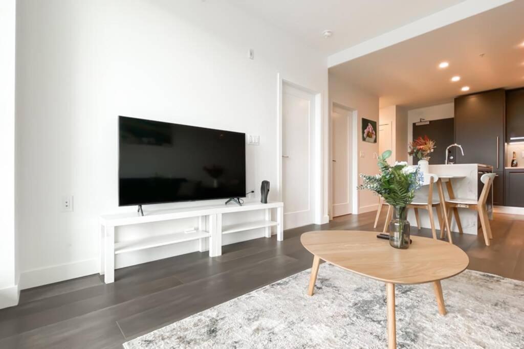 Spacious New Apartment With Working Space@Oakridge Vancouver Buitenkant foto