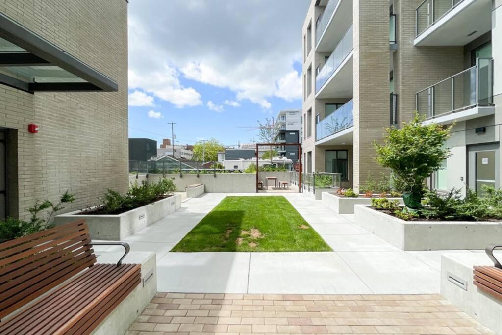 Spacious New Apartment With Working Space@Oakridge Vancouver Buitenkant foto