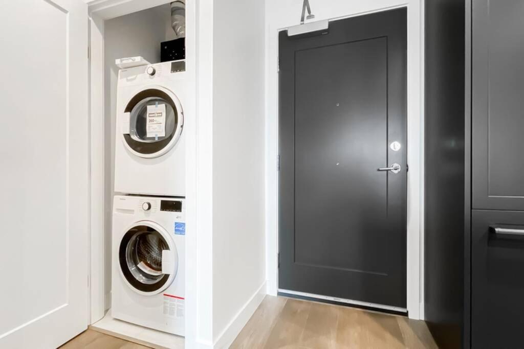 Spacious New Apartment With Working Space@Oakridge Vancouver Buitenkant foto