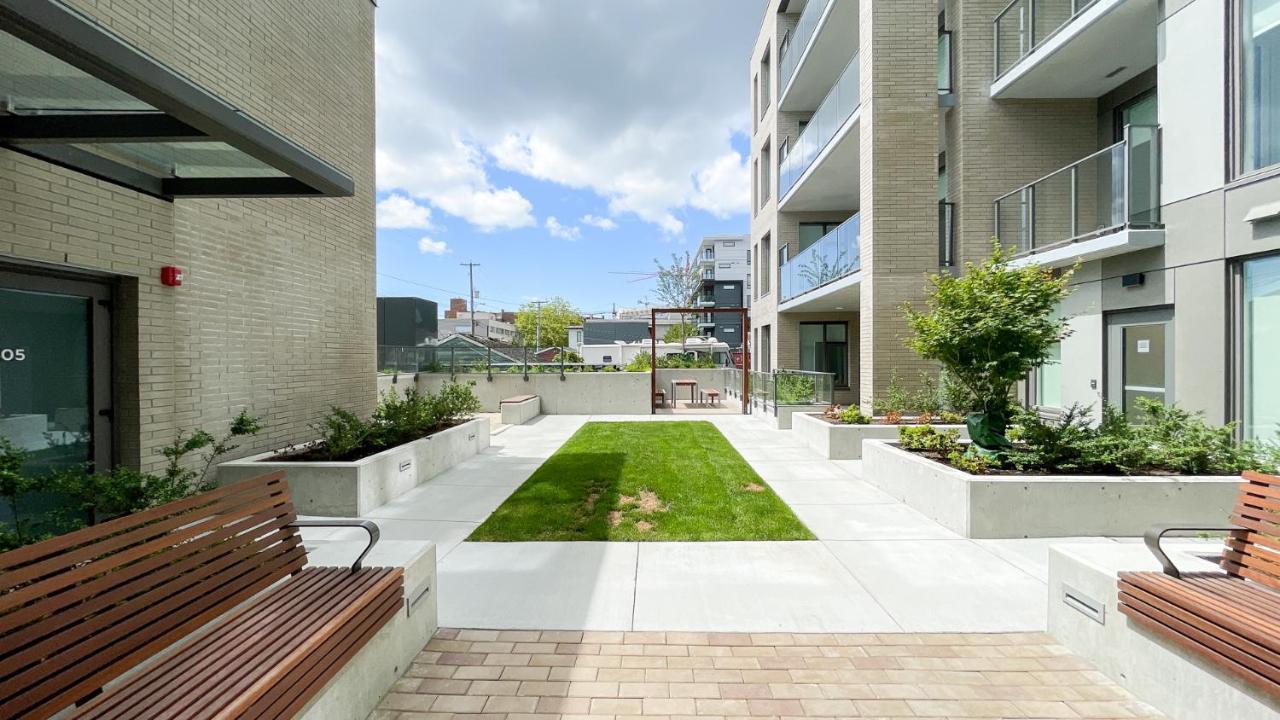 Spacious New Apartment With Working Space@Oakridge Vancouver Buitenkant foto